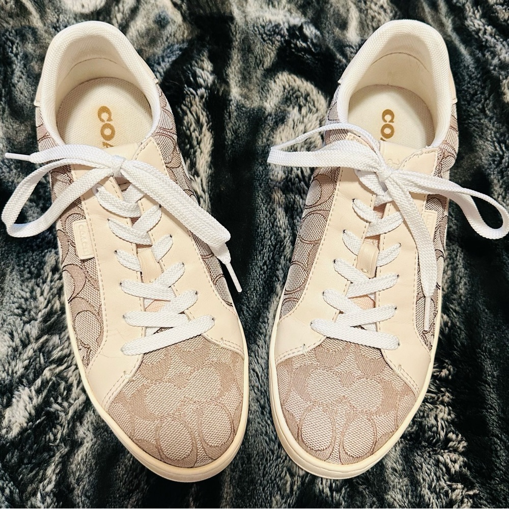 Gorgeous Coach Signature & Leather Sneakers
